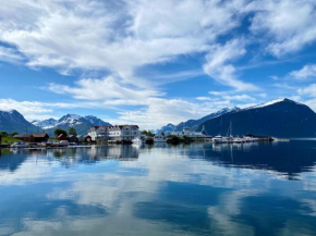 Гостиница Sunde Fjord Hotel  Eidsnes